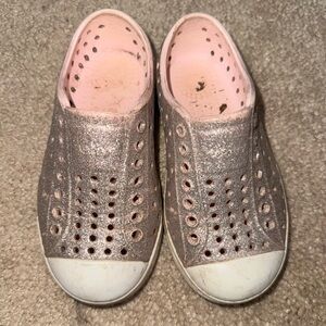 Native Shoes Toddler Glitter Slip-On Sneakers Rose Gold Sparkle C8 Lightweight